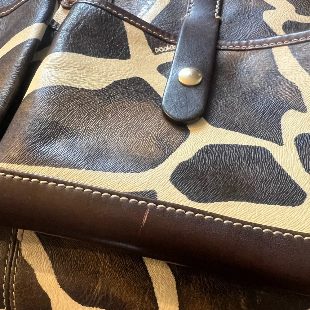 Authentic‎ Dooney & Bourke Hobo leather bag.   Y2K era early 2000’s animal print